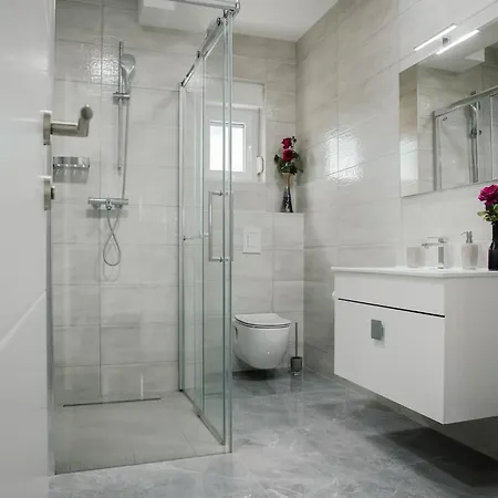 Villa Modern With Pool And Bubble Bath