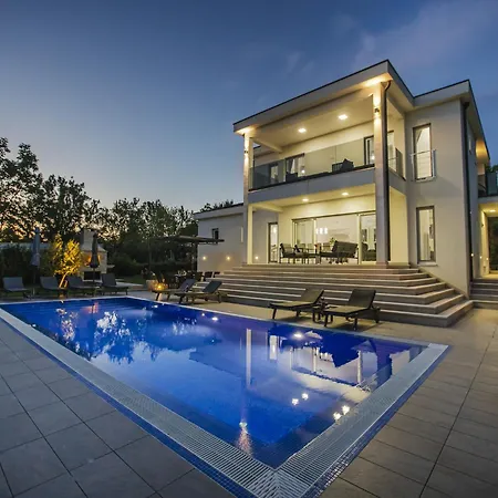 Modern With Pool And Bubble Bath Villa