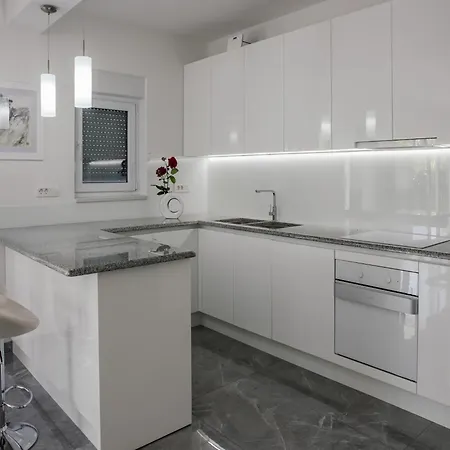 Villa In Near Blue & Red Lakes