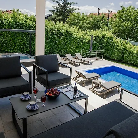 In Near Blue & Red Lakes Villa Imotski