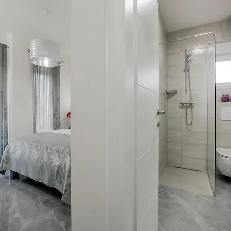 Modern With Pool And Bubble Bath Villa