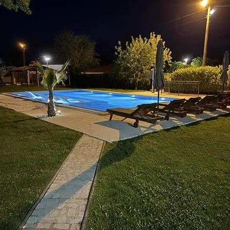 In Near Blue & Red Lakes Villa *